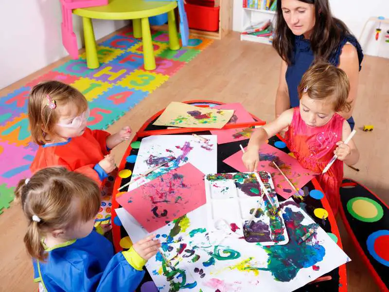 29 EASY TODDLER CRAFTS TO DO AT HOME