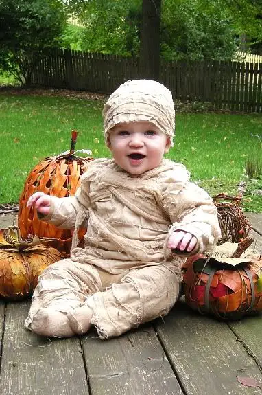 mummy-diy-baby-halloween-costume-ideas