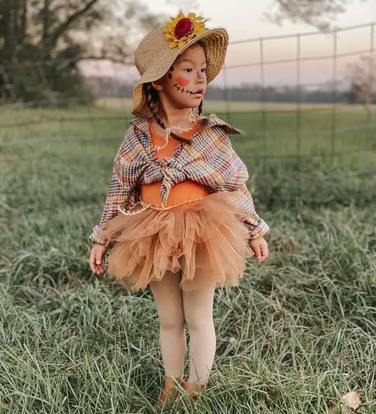 scarecrow-diy-baby-halloween-costume-ideas