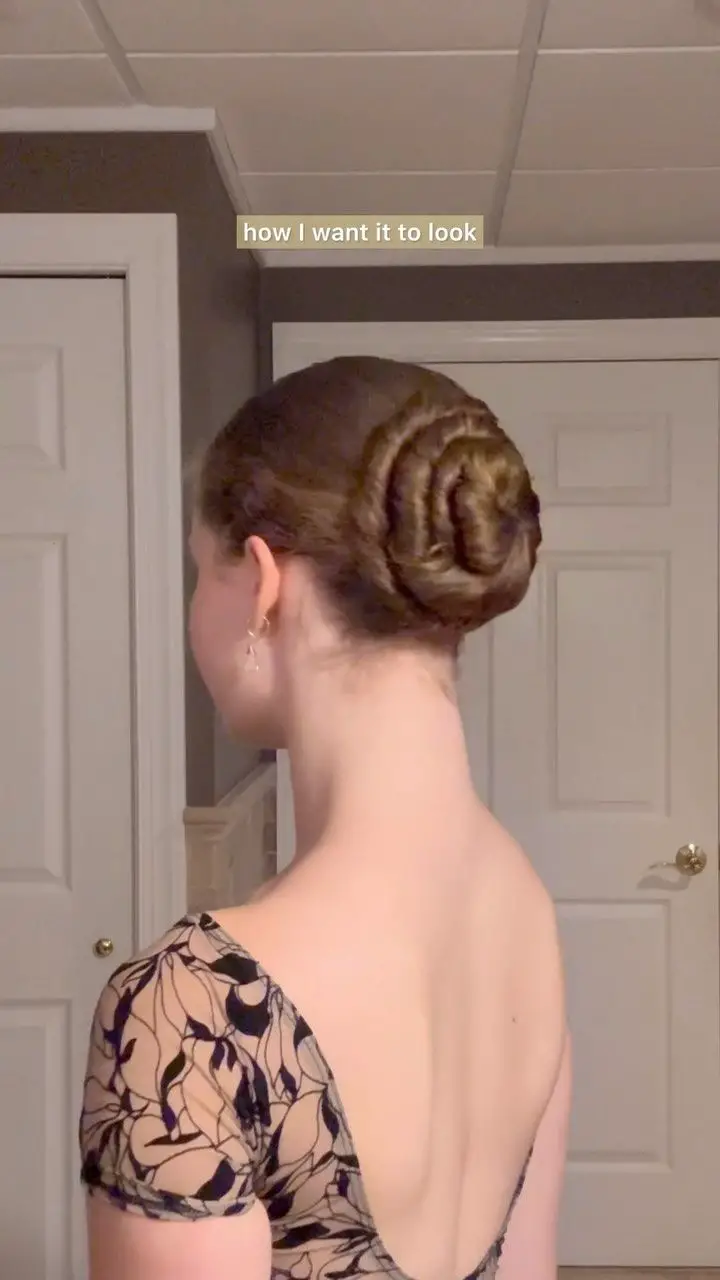 stunning-ballerina-bun-bridal-hairstyle-ideas
