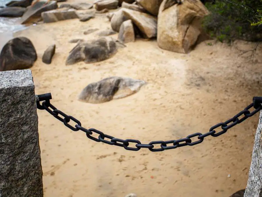 chain-on-railing