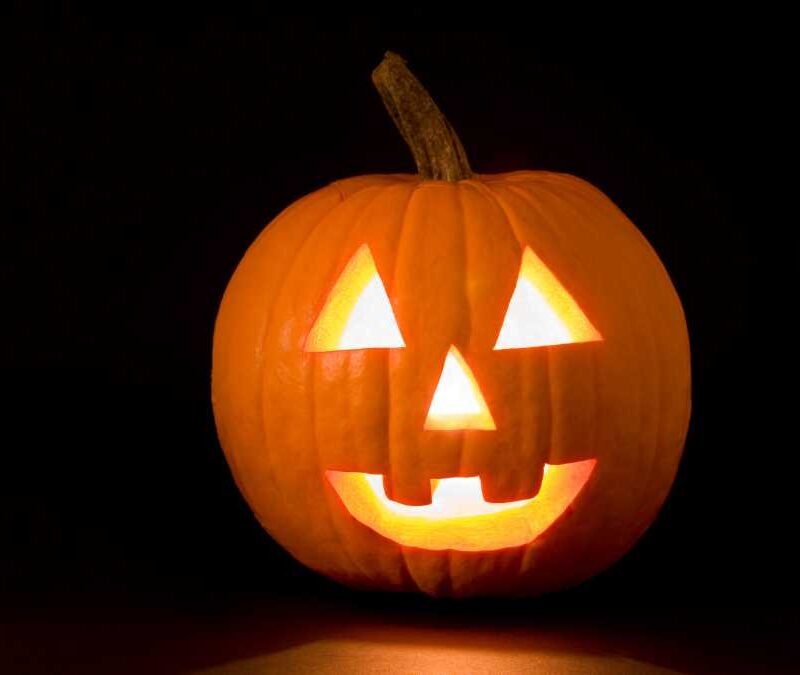 jack-o-lantern-chic-halloween-nail-designs