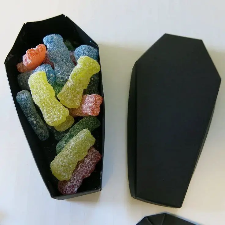treat-box-diy-halloween-decor-ideas