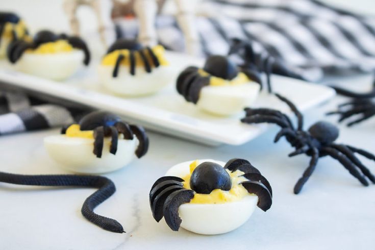 creepy-clew-deviled-egg