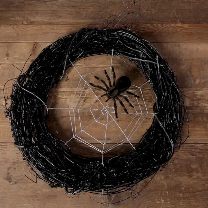 spider-wed-wreath-diy-halloween-decor-ideas