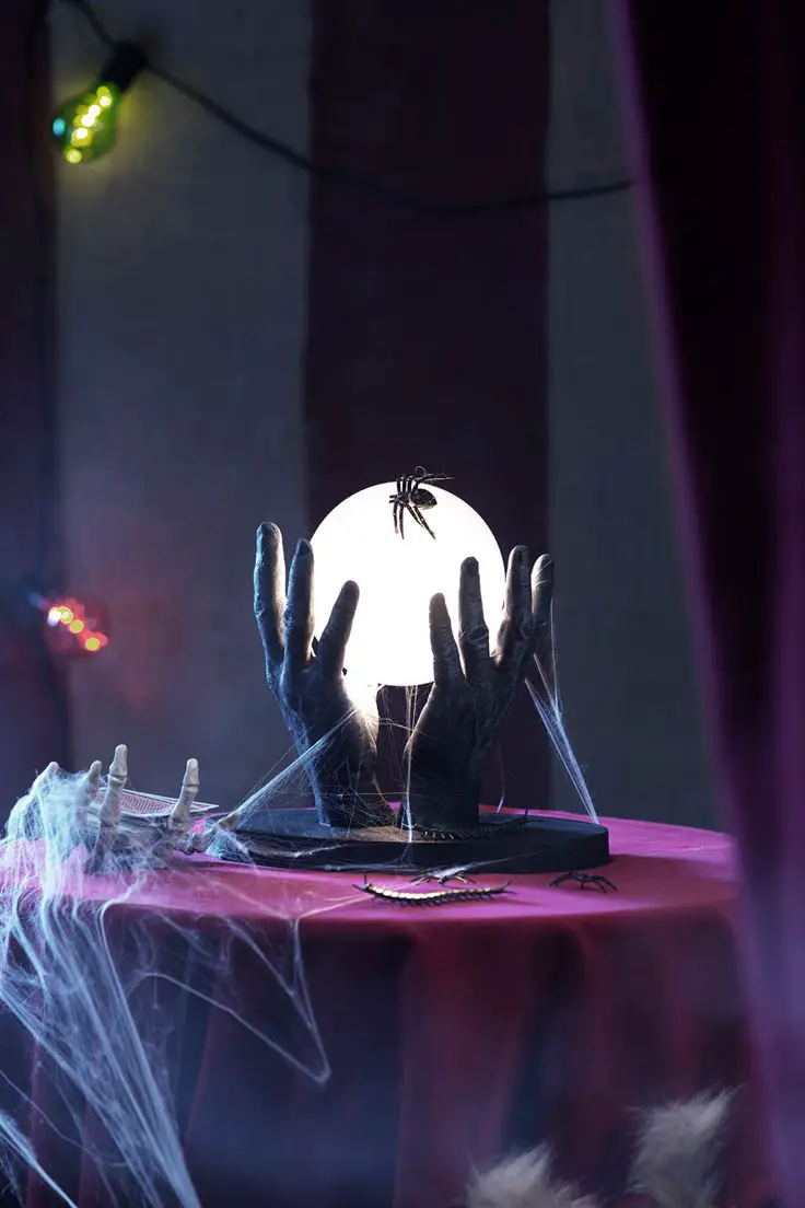crystal-ball-diy-halloween-decor-ideas