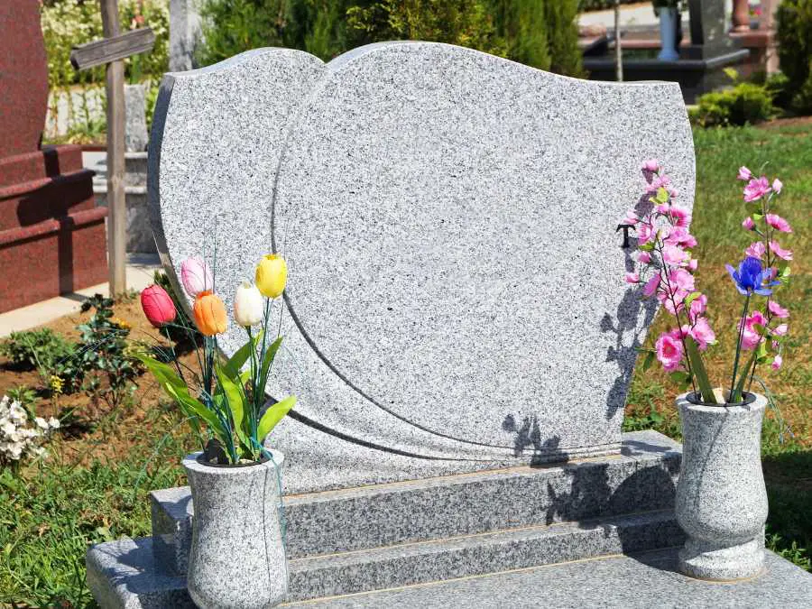 tombstones-diy-halloween-decor-ideas