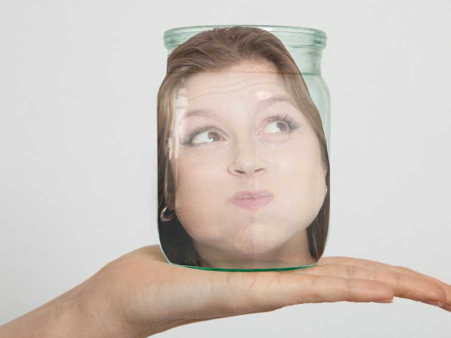 decapitated-head-in-jar