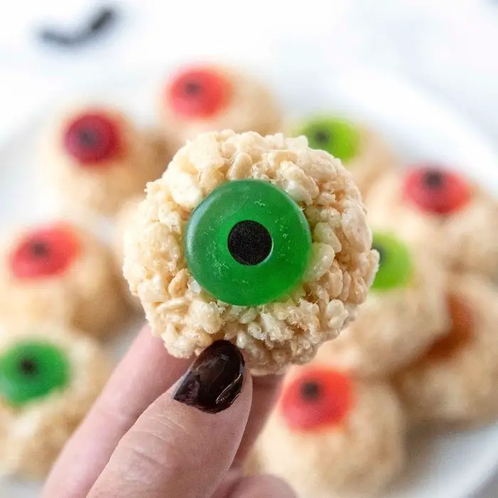 rice-cake-eyeball-themed-spooky-snacks-for-toddler