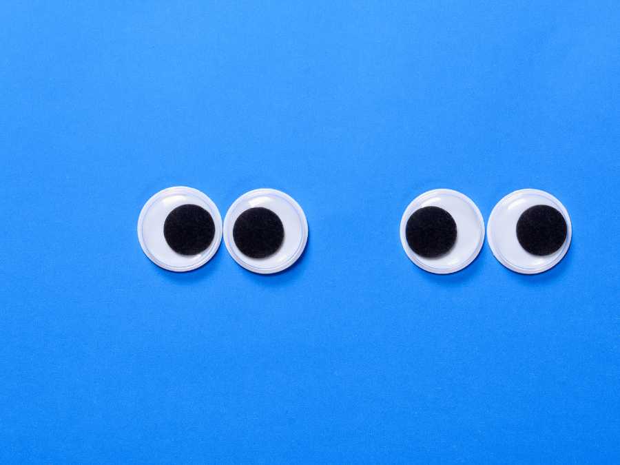 googly-eye-diy-halloween-decor-ideas