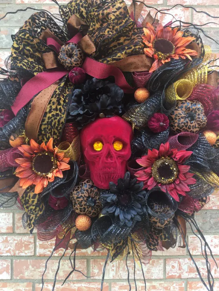 gothic-wreath-creative-halloween-wreath-ideas