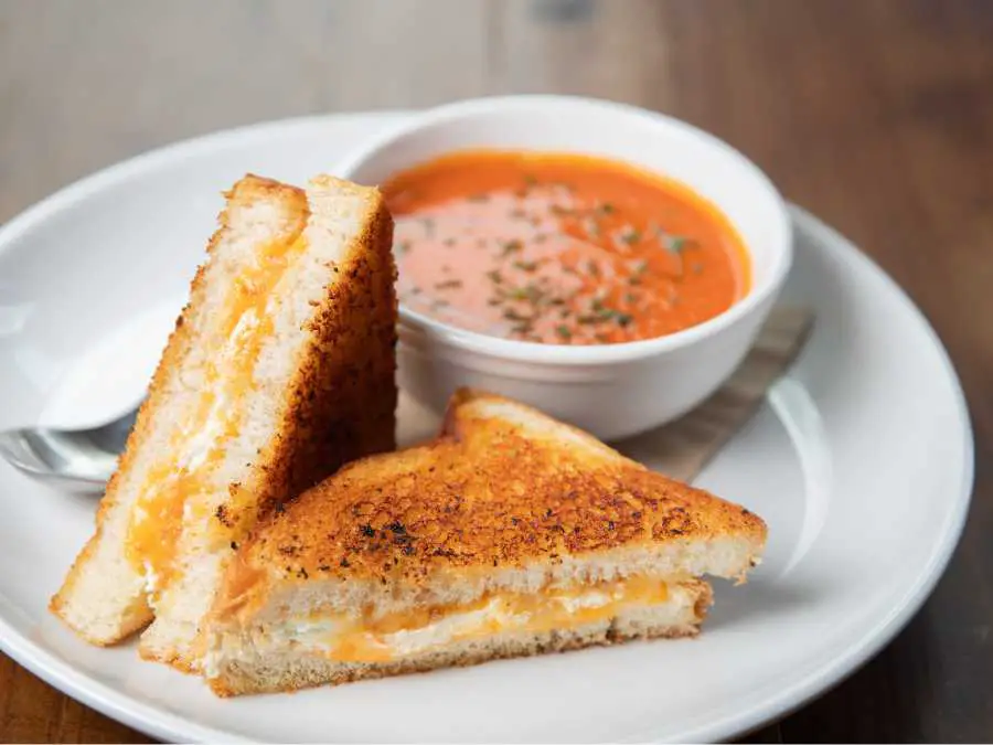 grilled-cheese-with-tomato-soup-comfort-food-recipe