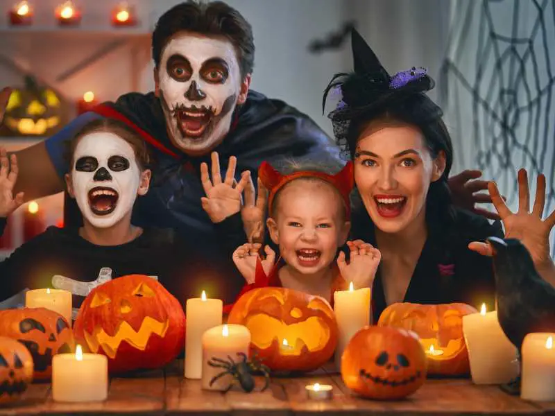family-with-Halloween-costume-ideas