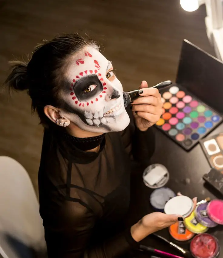 adding-makeup-on-halloween-costume