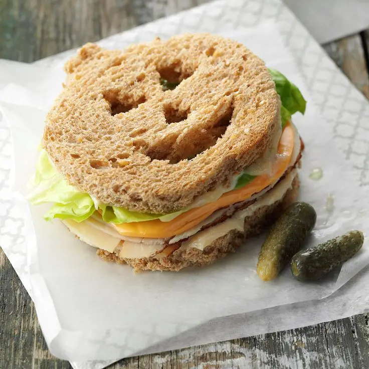 lantern-sandwiches-themed-spooky-snacks-for-toddler