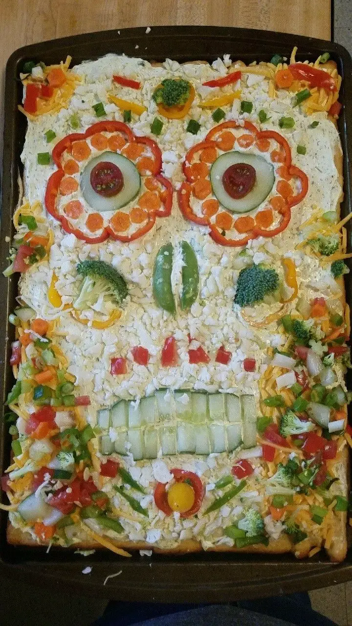 jalapeno-inferno-fantastic-cheesy-halloween-pizza-skull