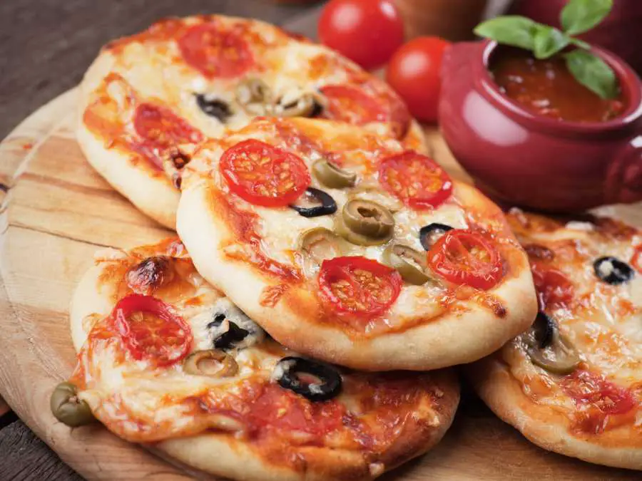 bagal-pizza-with-tomato