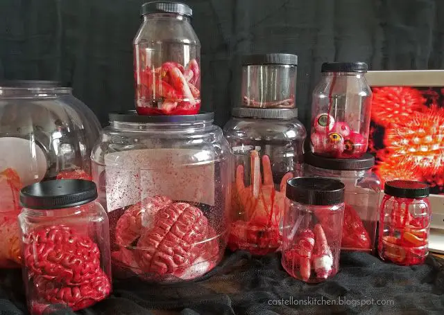 brain-jar-halloween-decor