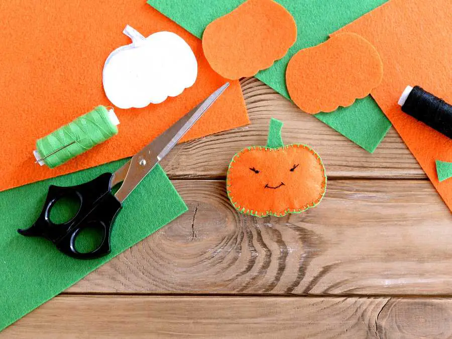 mini-pumpkin-decoration-halloween-craft-for-toddler