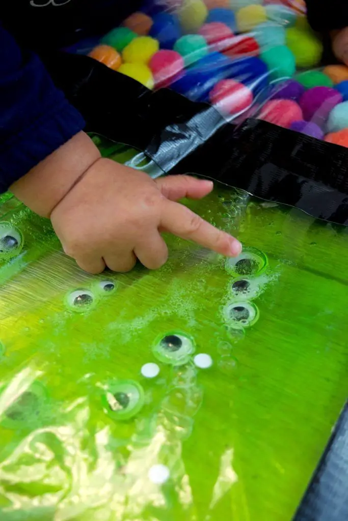 slime-bag-halloween-craft-for-toddlers