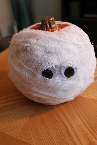 mummy-pumpkin-wrap-with-white-cloth