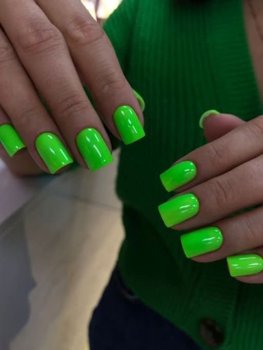 neon-green-summer-nail-design