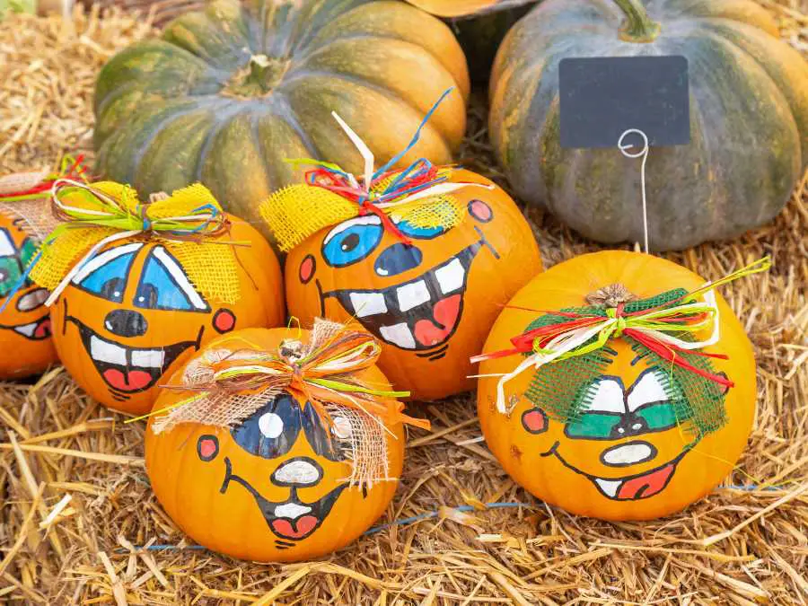 pumpkin-rock-halloween-craft-for-toddler