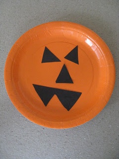 paper-plate-pumpkin-halloween-craft-for-toddler