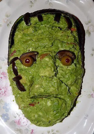 pesto-skull-cheesy-halloween-skull