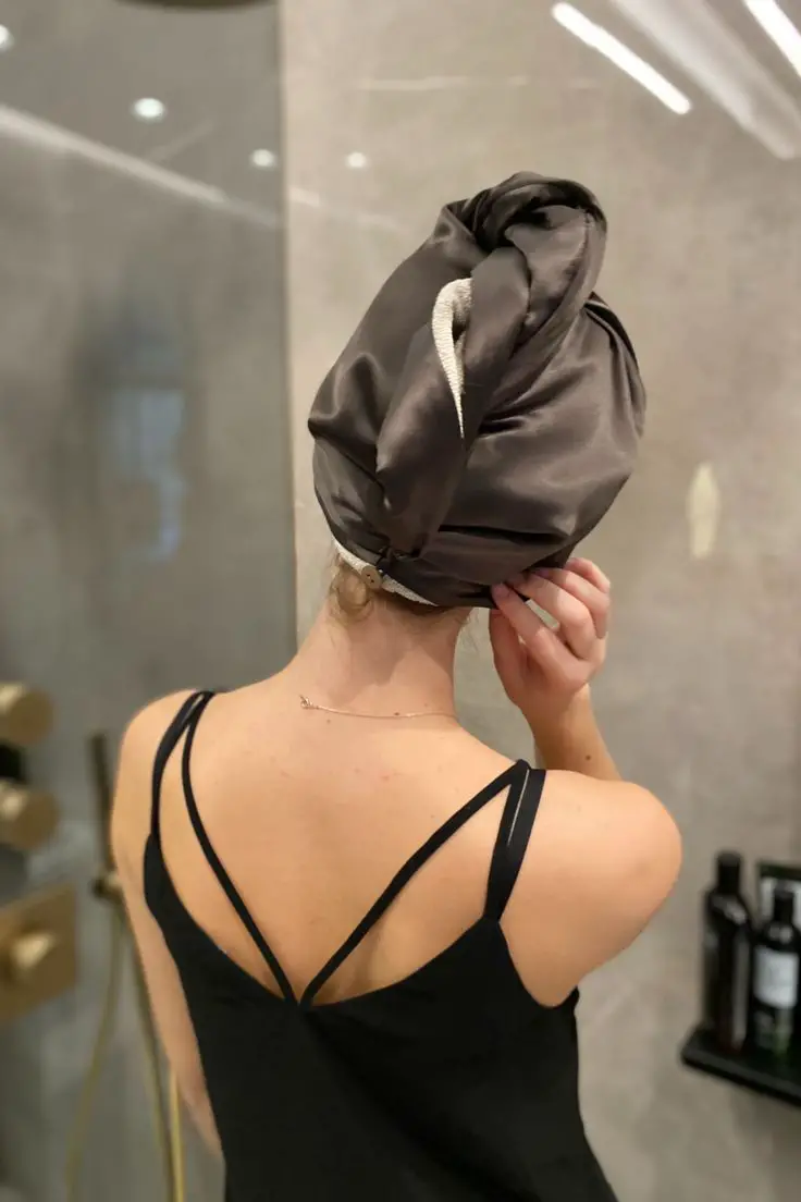 protect-hair-with-scarf