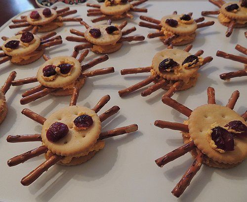 spider-cracker-spooky-snack-for-toddler