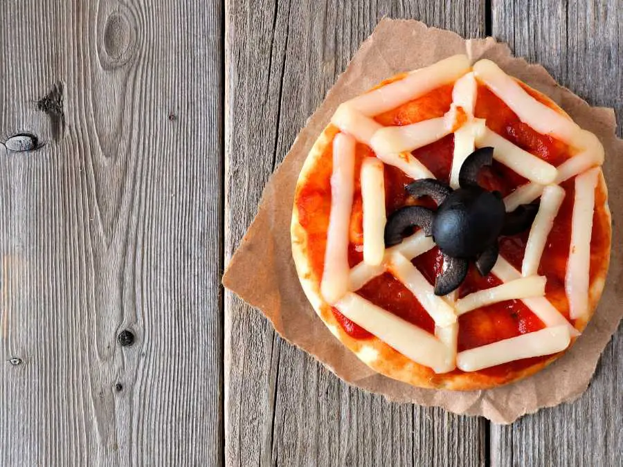 web-pizza-to-prepare-easy-and-fang-taste-halloween