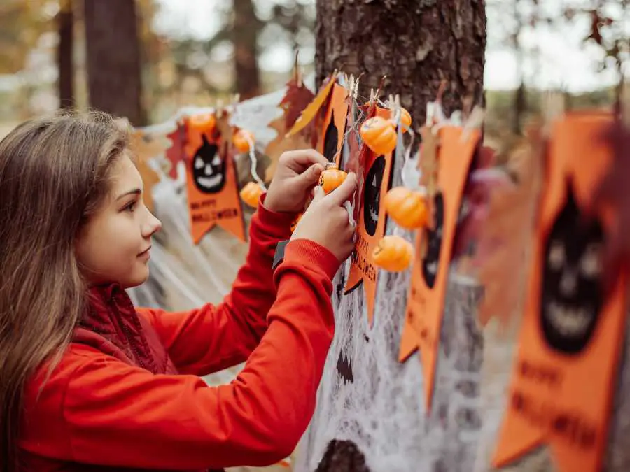 spooky-garland-halloween-craft