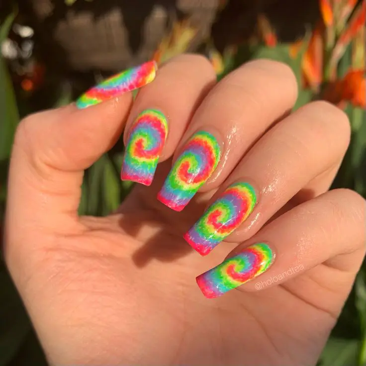 tie-dye-summer-nail-design