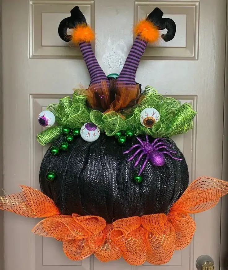 witch-wreath-creative-halloween-wreath-ideas