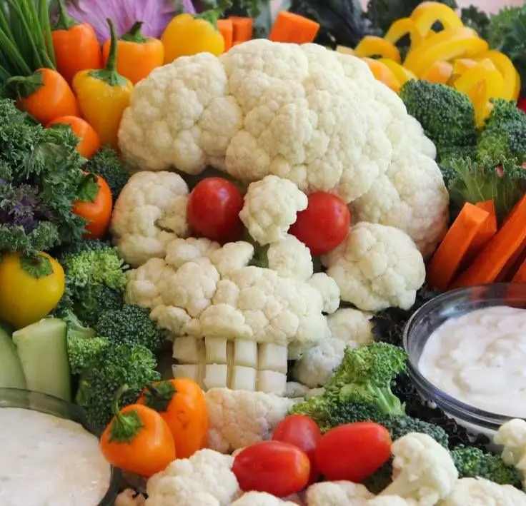 veggie monster-fantastic-cheesy-halloween-pizza-skull