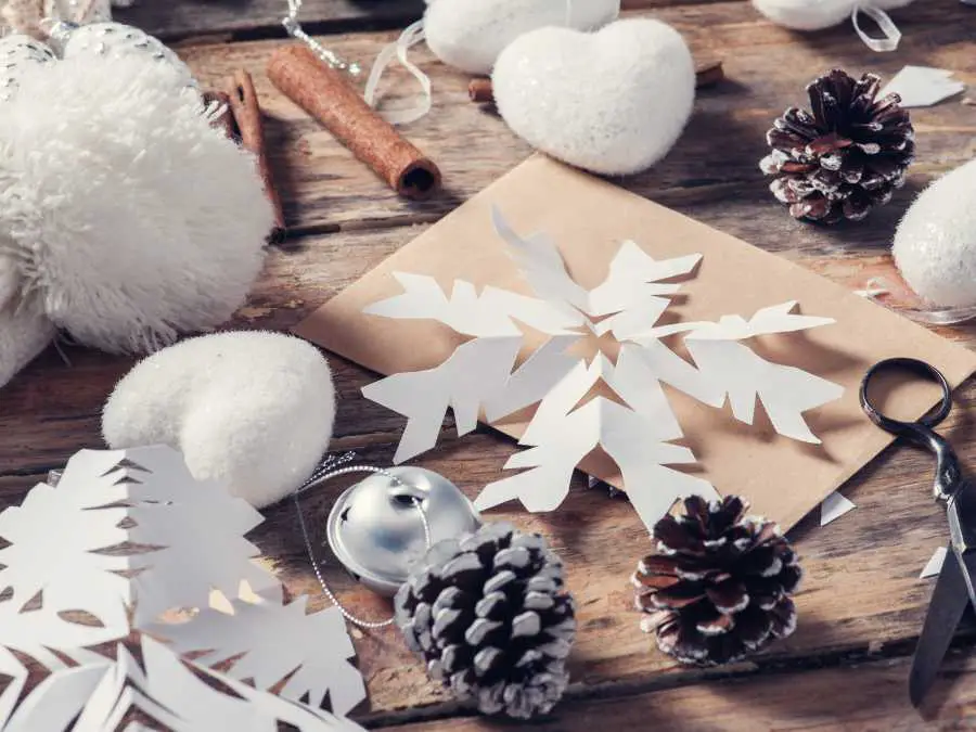 winter-snowflake-crafts-for-kids