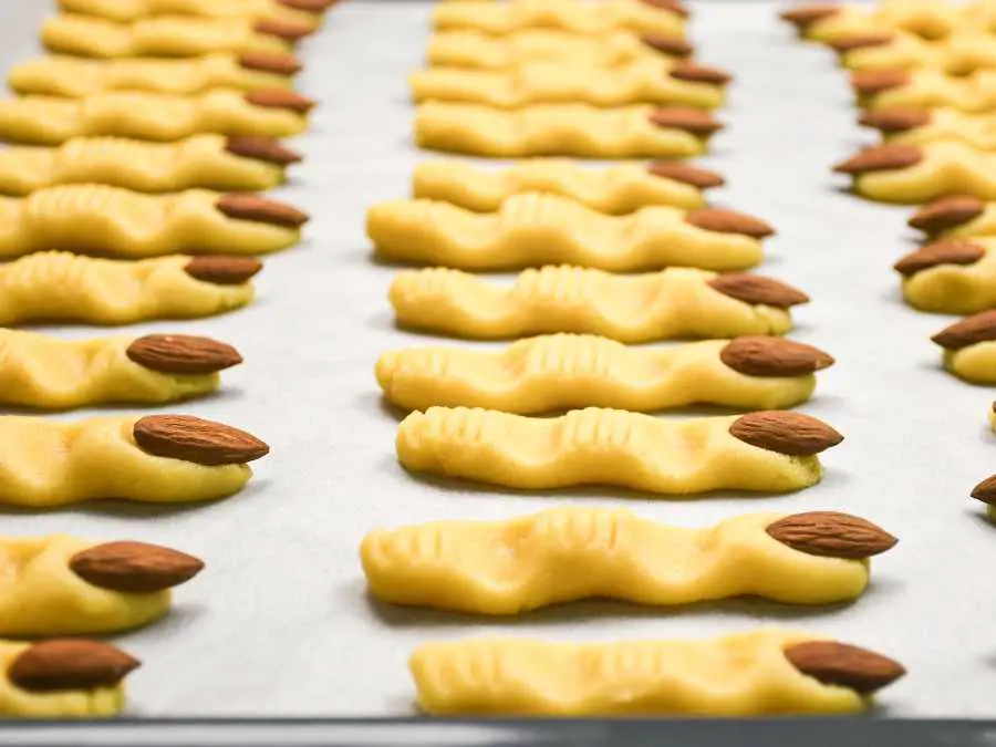 witch-finger-ways-on-how-to-prepare-halloween-party-food
