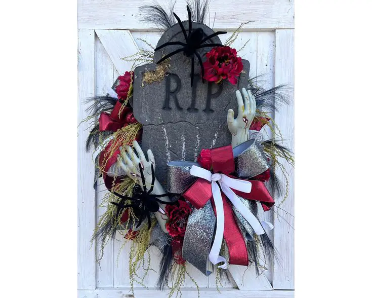 zombie-hand-halloween-wreath-ideas