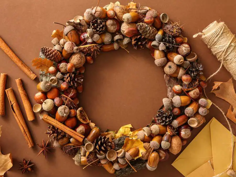 acorn-and-leaf-wreath