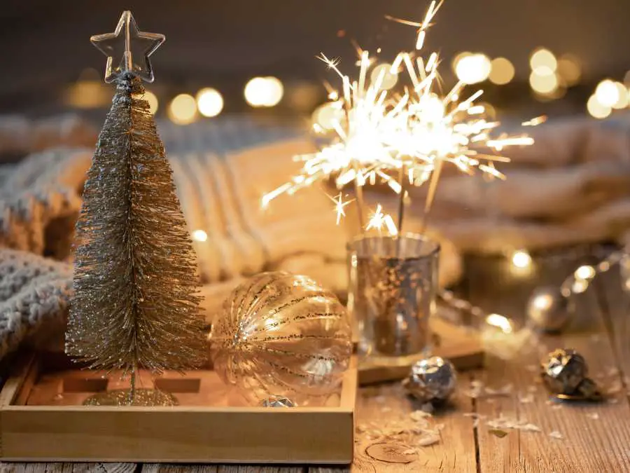 twinkle-light-cozy-glow-neutral-thanksgiving-aesthetic-table-setting