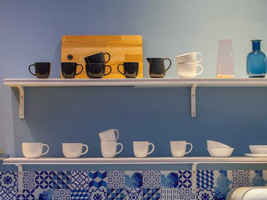 cozy-mug-fall-shelf-styling-ideas