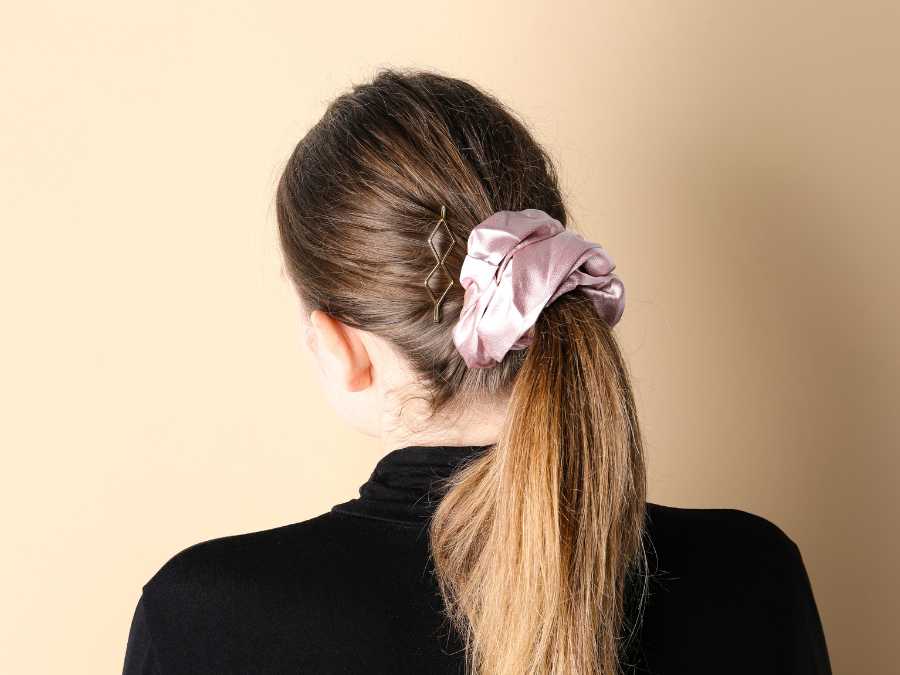 cozy-scarf-simple-thanksgiving-hair-ideas