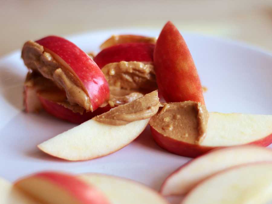 apple-slice-cute-thanksgiving-charcuterie-cup-for-your-guest