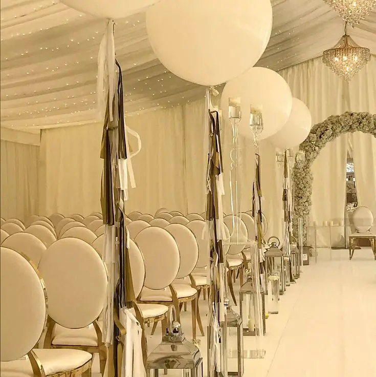 Balloons-on-aisle-chairs