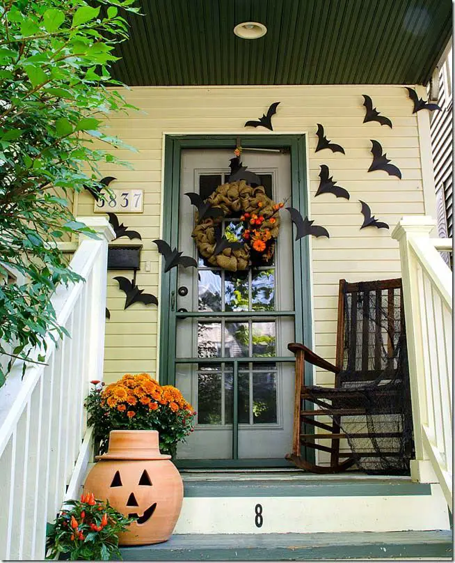 bats-the door-halloween-front-porch-decor-ideas