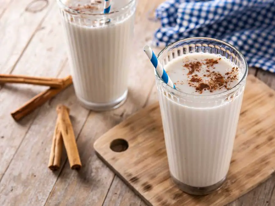 brown-sugar-cinnamon-white-russian-elegant-fall-wedding-signature-drink-ideas