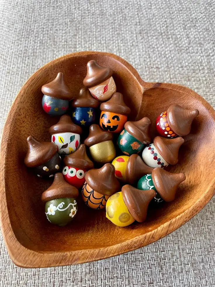 painted-acorn-in-wooden-bowl