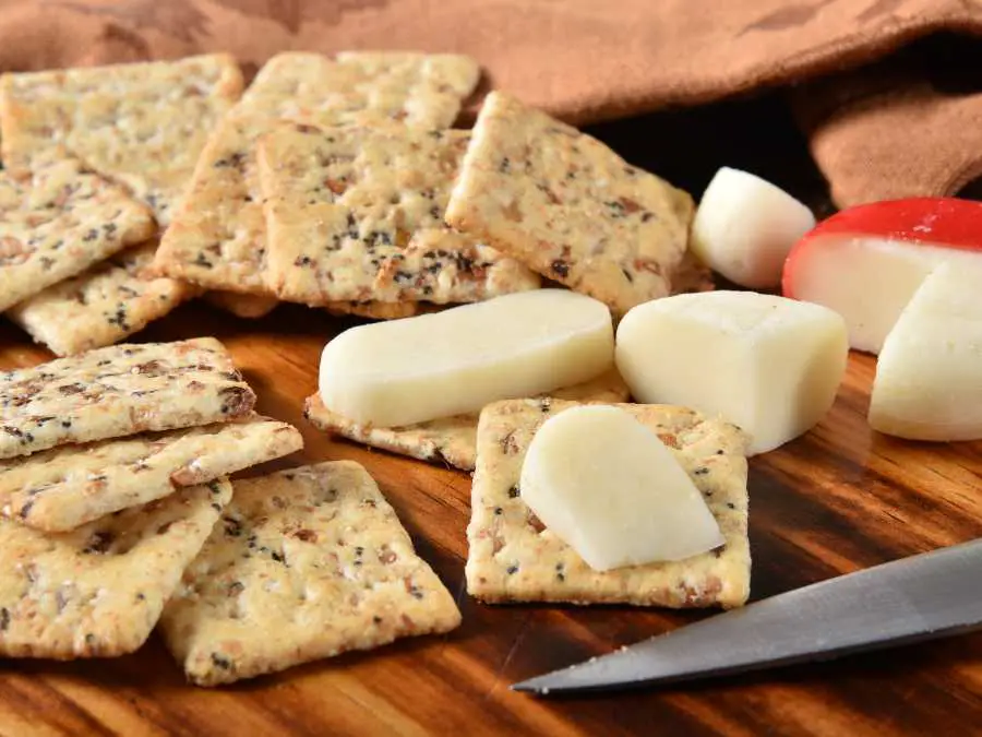 cheese-and-whole-grain-crackers