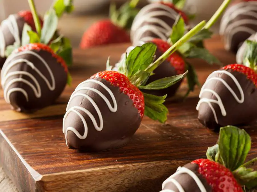 chocolate-dipped-strawberries